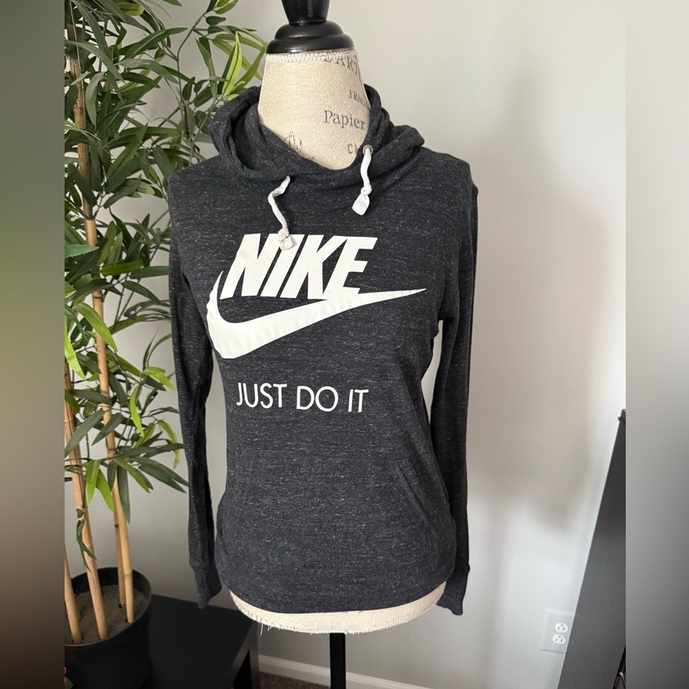 Nike Women’s Hoodie size small gray vintage